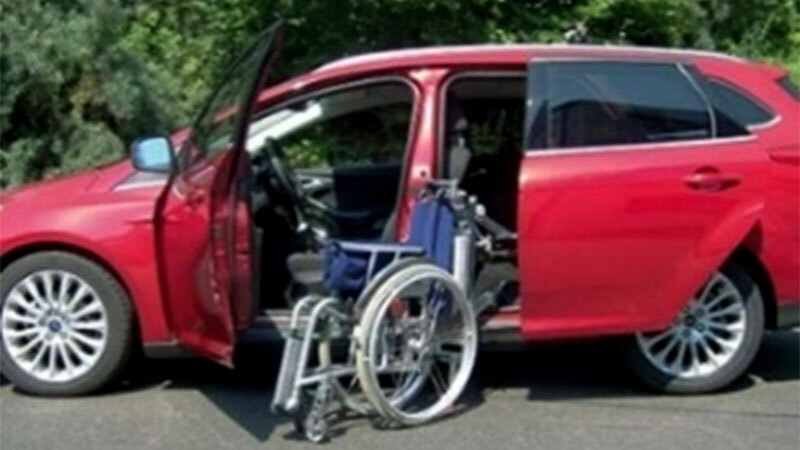 System mechanicznego załadunku wózka inwalidzkiego do samochodu